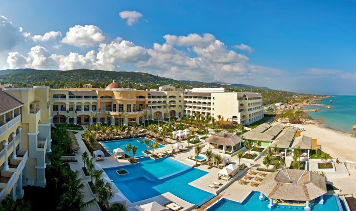 rose-hall-resort-grounds